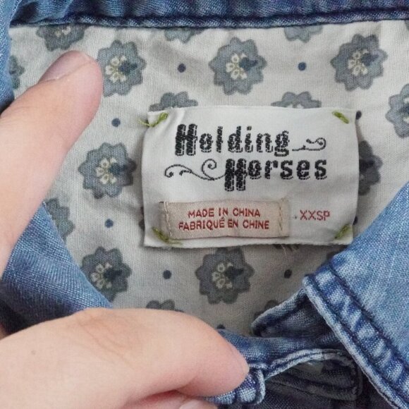 HOLDING HORSES Chambray Button up Top Womens XXS Blue Western Rodeo Cowgirl - Picture 4 of 11